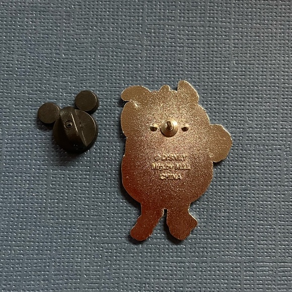 Pumba from Lion King Disney trading pin - Picture 2 of 2